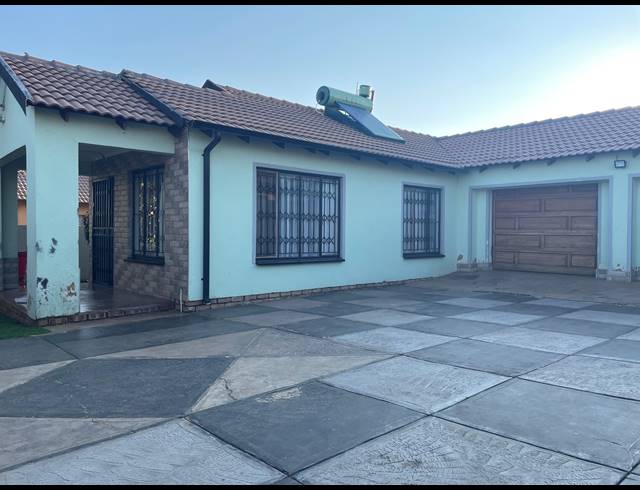 3 BEDROOM FREEHOLD FOR SALE IN SOSHANGUVE VV